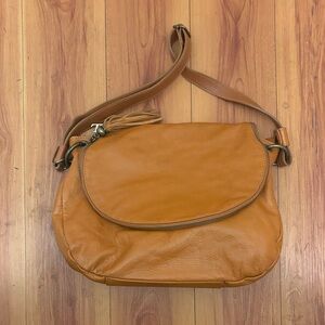 Elegant Tan Leather Shoulder Bag
